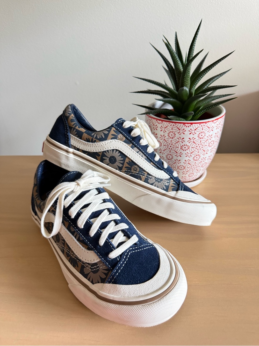 Vans Daisy Checkerboard Unisex Sneakers Men’s 5 Women’s 6.5